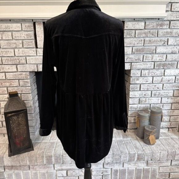 Umgee Baby Doll Velvet Swing Hem Long Sleeve Button-Down Shirt Black Size Medium - Picture 4 of 11